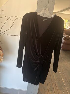 Black Halo Black Velvet Twist-Detail Long Sleeve Dress